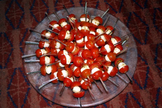 mini brochettes tomate mozzarella al pesto