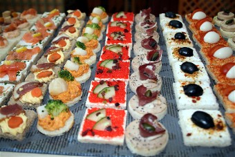 Assortiments de canapés classiques