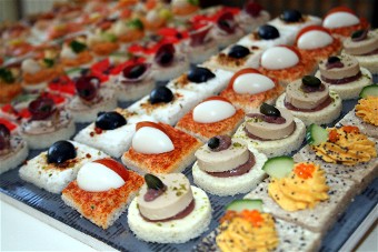 Assortiments de canapés classiques