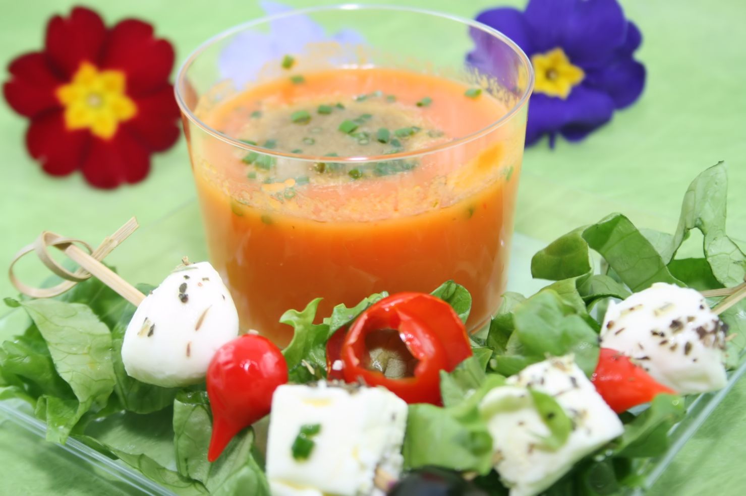 16 gaspacho aux billes de mozza et feta